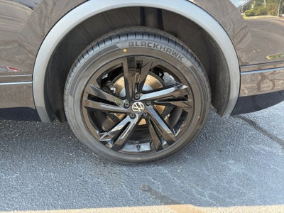 2023 Volkswagen Tiguan SE R-Line Black