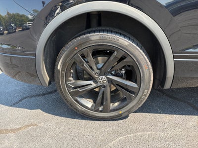 2023 Volkswagen Tiguan SE R-Line Black
