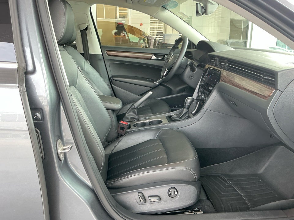 2022 Volkswagen Passat 2.0T Limited Edition