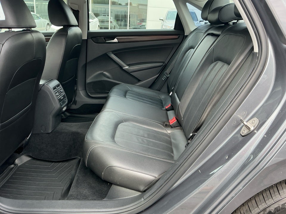 2022 Volkswagen Passat 2.0T Limited Edition