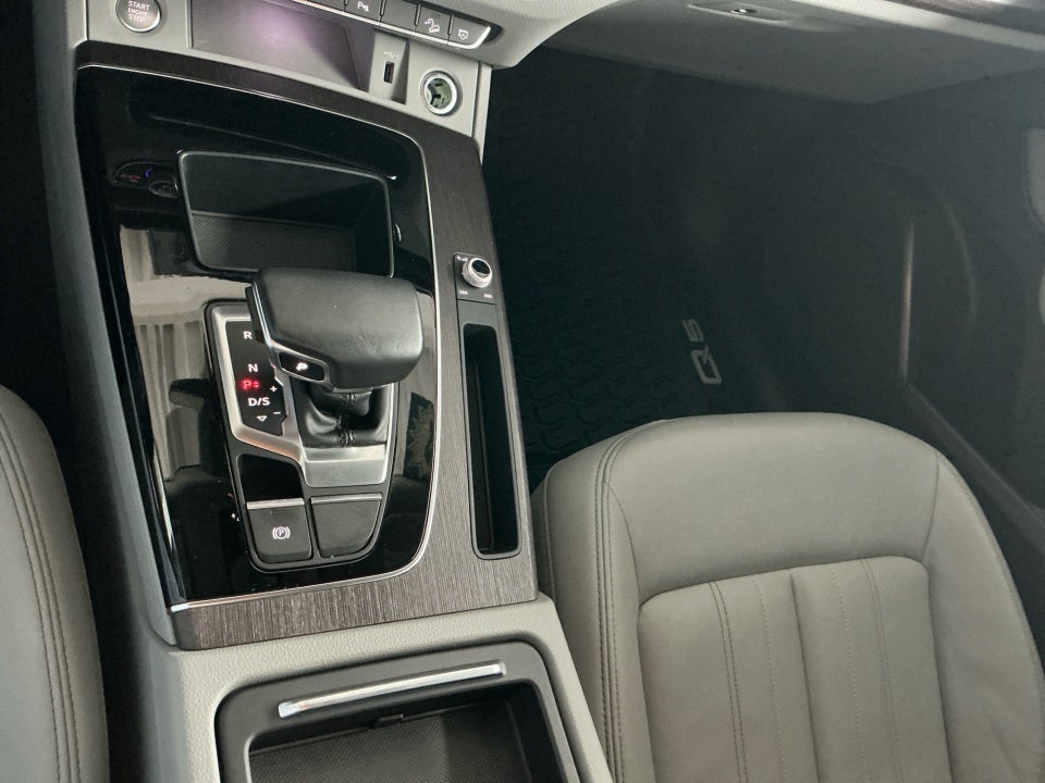 2022 Audi Q5 S line Premium