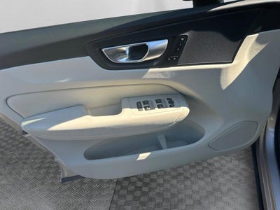 2024 Volvo XC60 Plus Dark Theme