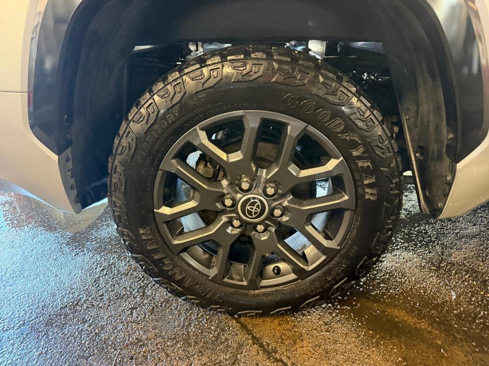 2023 Toyota Tundra i-FORCE MAX Platinum Hybrid