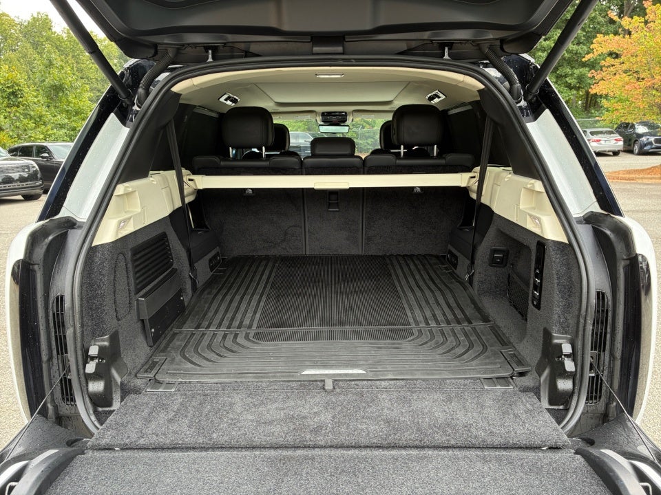 2022 Land Rover New Range Rover SE