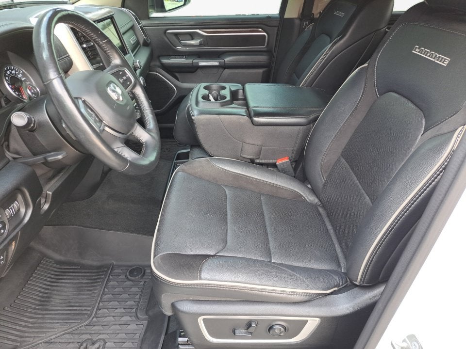 2020 RAM 1500 Laramie Crew Cab 4x4 5'7" Box