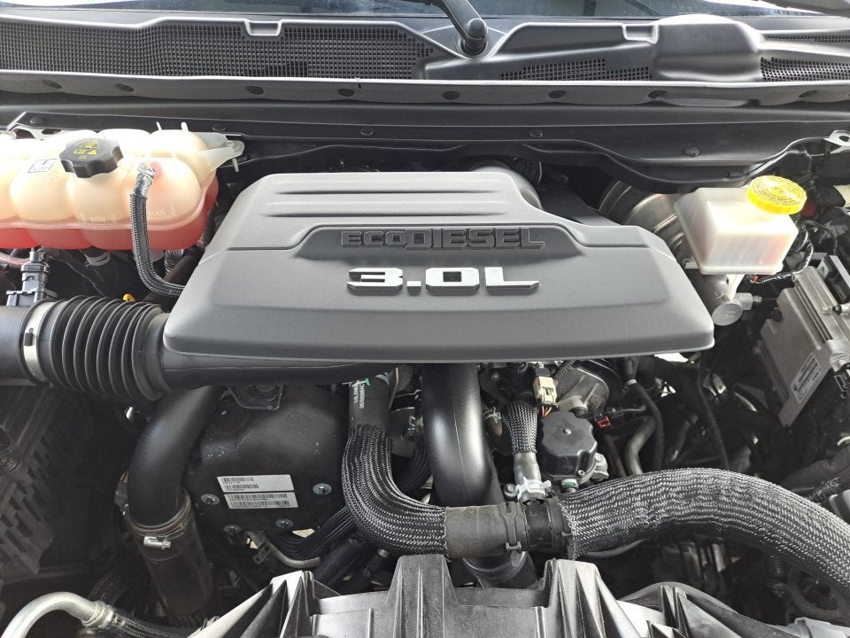 2020 RAM 1500 Laramie Crew Cab 4x4 5'7" Box