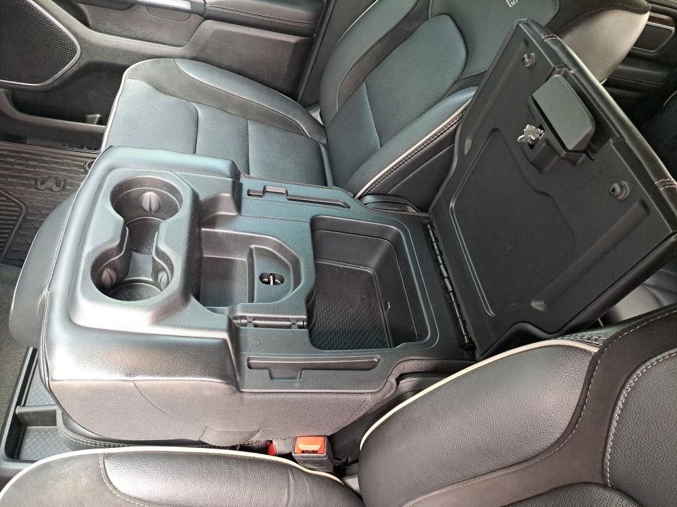 2020 RAM 1500 Laramie Crew Cab 4x4 5'7" Box