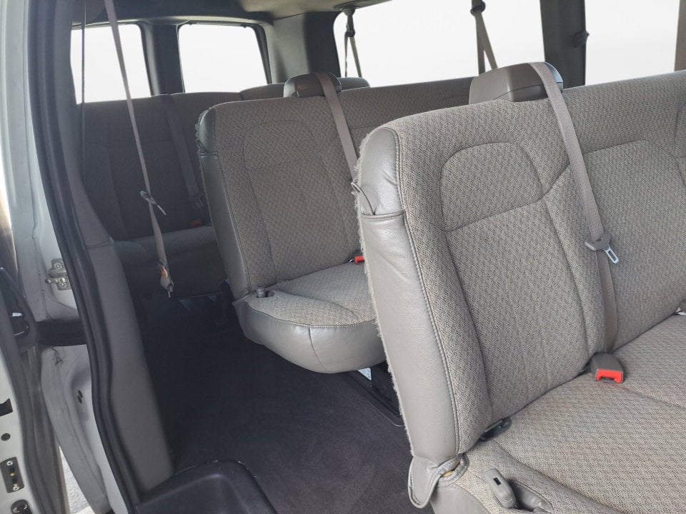 2024 Chevrolet Express Passenger 3500 1LT
