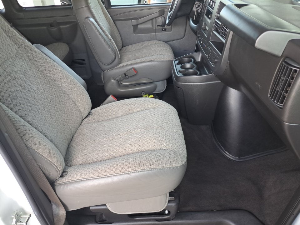 2024 Chevrolet Express Passenger 3500 1LT