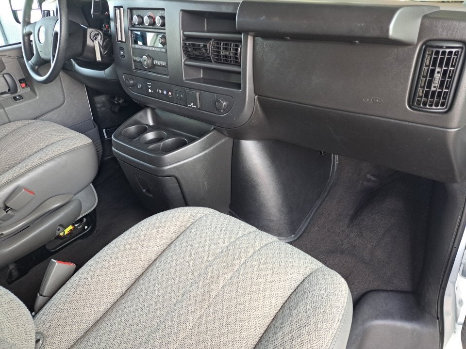 2024 Chevrolet Express Passenger 3500 1LT