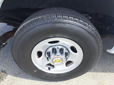 2024 Chevrolet Express Passenger 3500 1LT