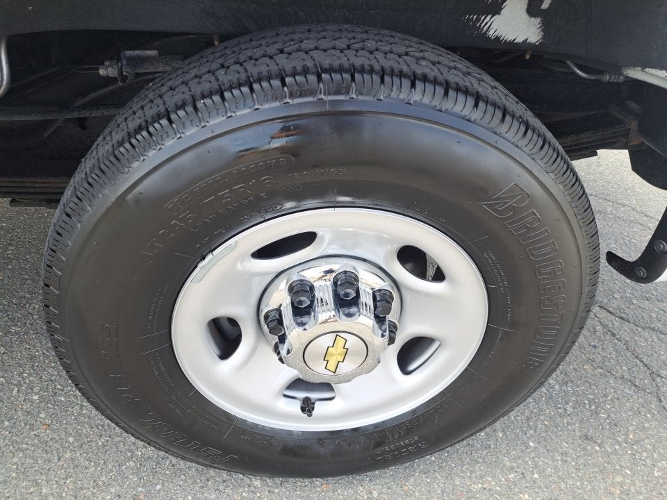 2024 Chevrolet Express Passenger 3500 1LT