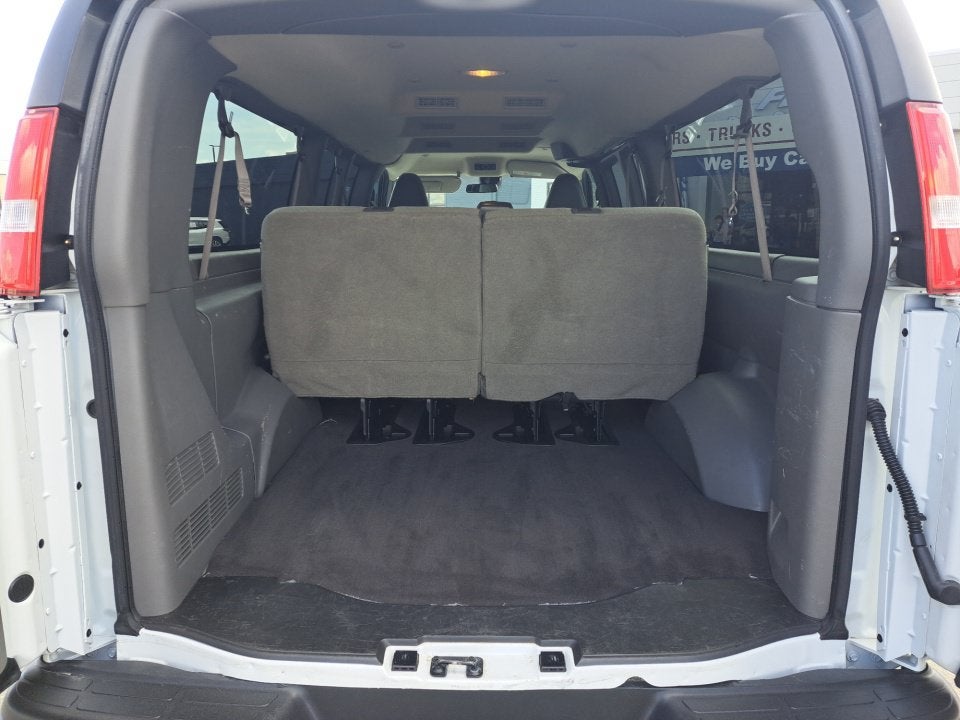 2024 Chevrolet Express Passenger 3500 1LT