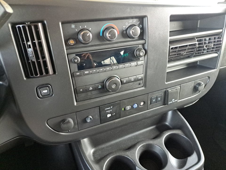 2024 Chevrolet Express Passenger 3500 1LT