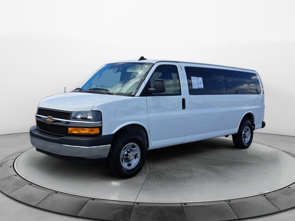 2024 Chevrolet Express Passenger 3500 1LT