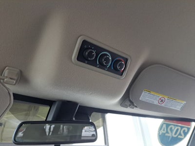 2024 Chevrolet Express Passenger 3500 1LT