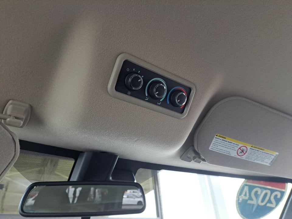 2024 Chevrolet Express Passenger 3500 1LT