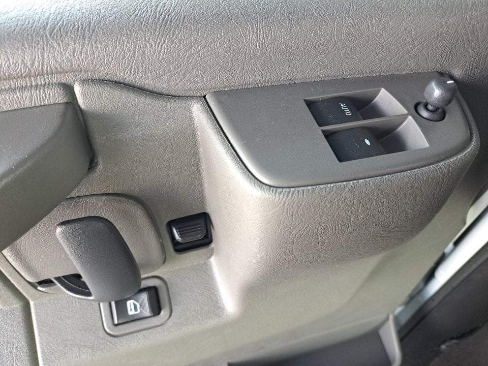 2024 Chevrolet Express Passenger 3500 1LT