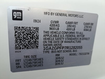 2024 Chevrolet Express Passenger 3500 1LT