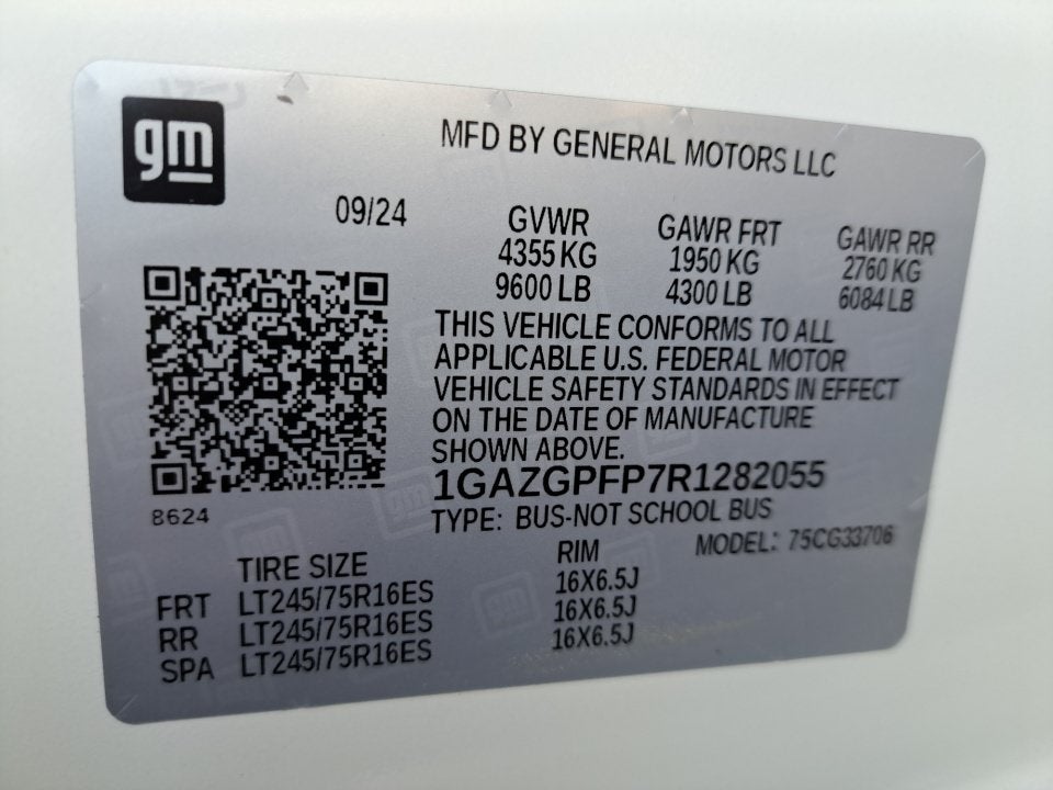 2024 Chevrolet Express Passenger 3500 1LT