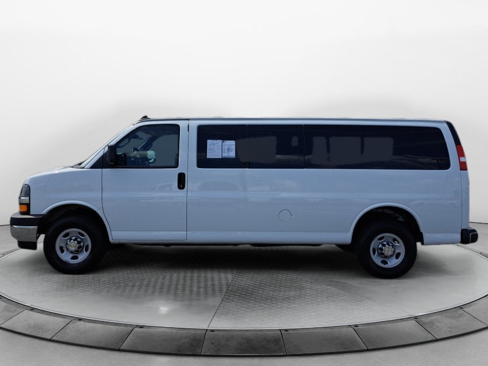2024 Chevrolet Express Passenger 3500 1LT
