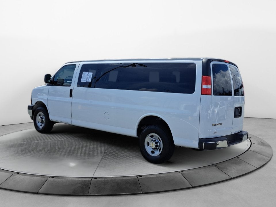2024 Chevrolet Express Passenger 3500 1LT