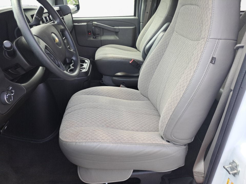 2024 Chevrolet Express Passenger 3500 1LT