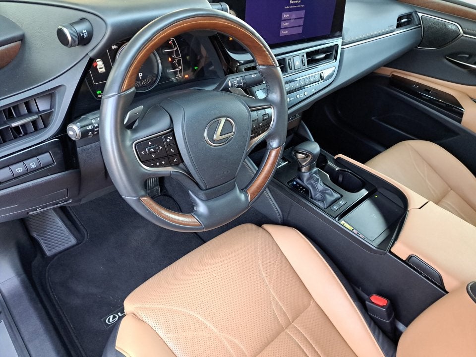 2023 Lexus ES 300h Ultra Luxury