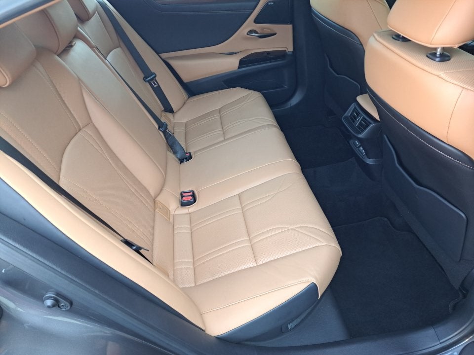 2023 Lexus ES 300h Ultra Luxury