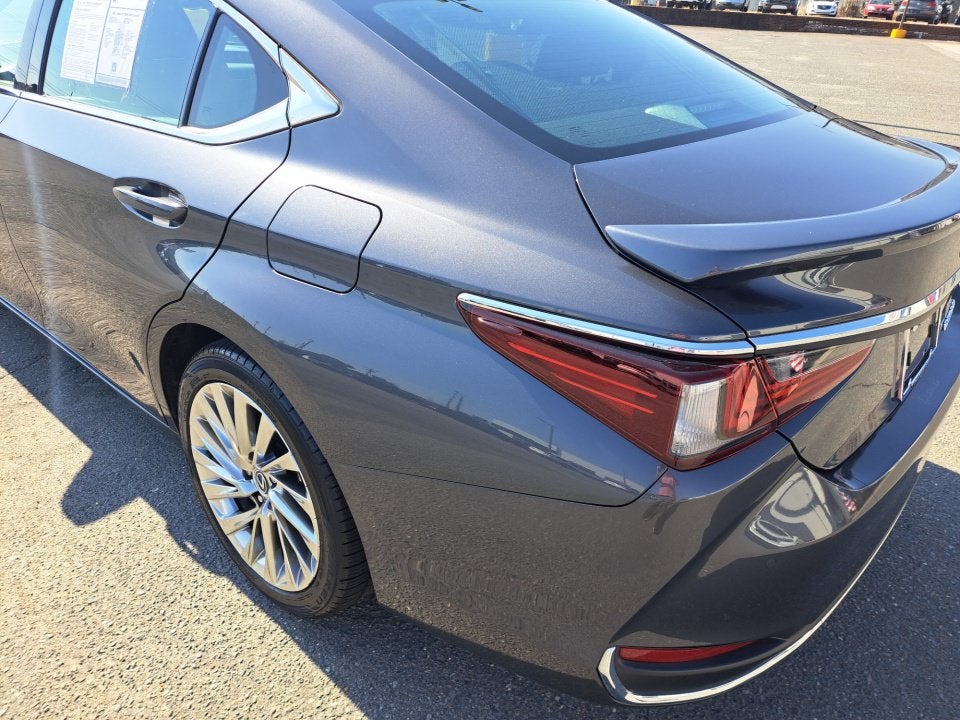 2023 Lexus ES 300h Ultra Luxury
