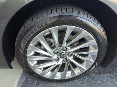 2023 Lexus ES 300h Ultra Luxury