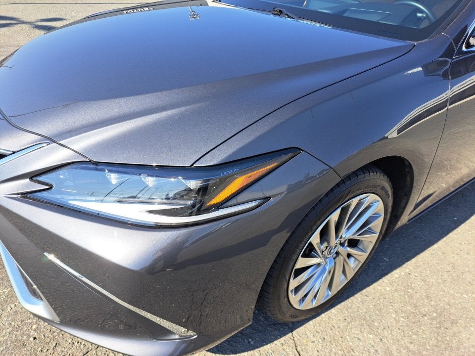 2023 Lexus ES 300h Ultra Luxury