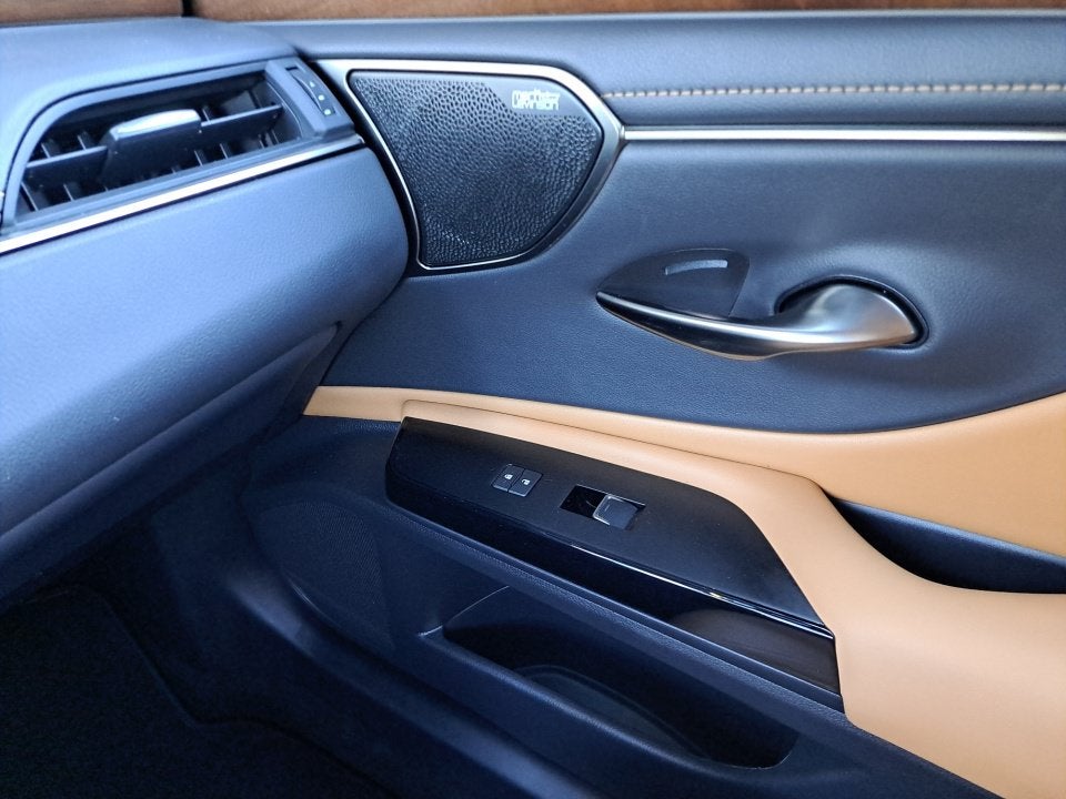 2023 Lexus ES 300h Ultra Luxury