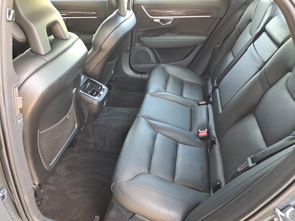 2017 Volvo S90 T6 Momentum
