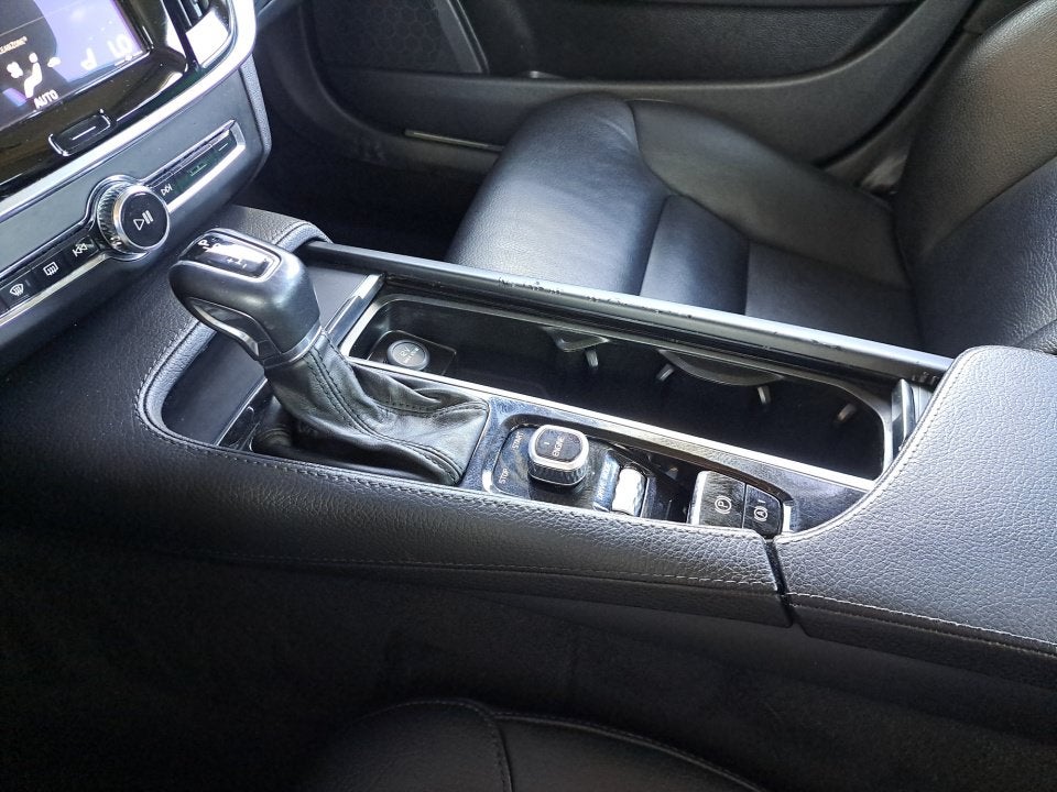 2017 Volvo S90 T6 Momentum