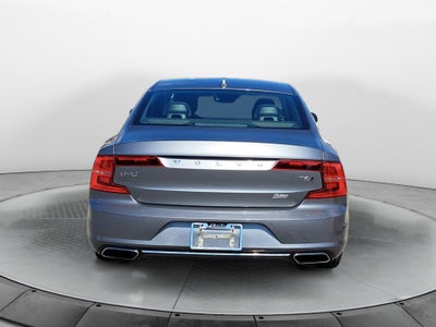 2017 Volvo S90 T6 Momentum