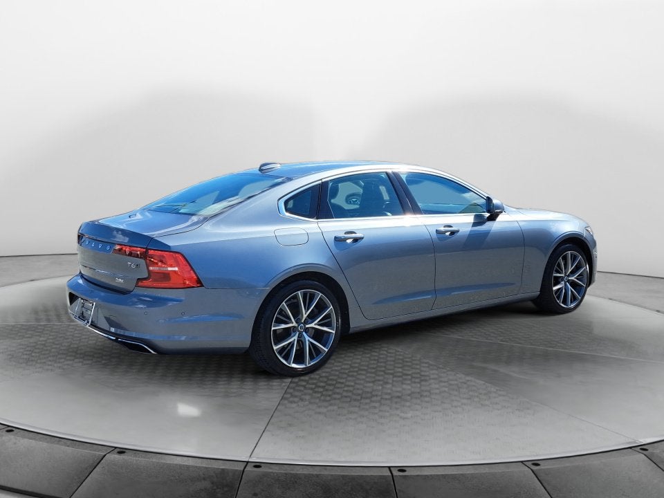 2017 Volvo S90 T6 Momentum