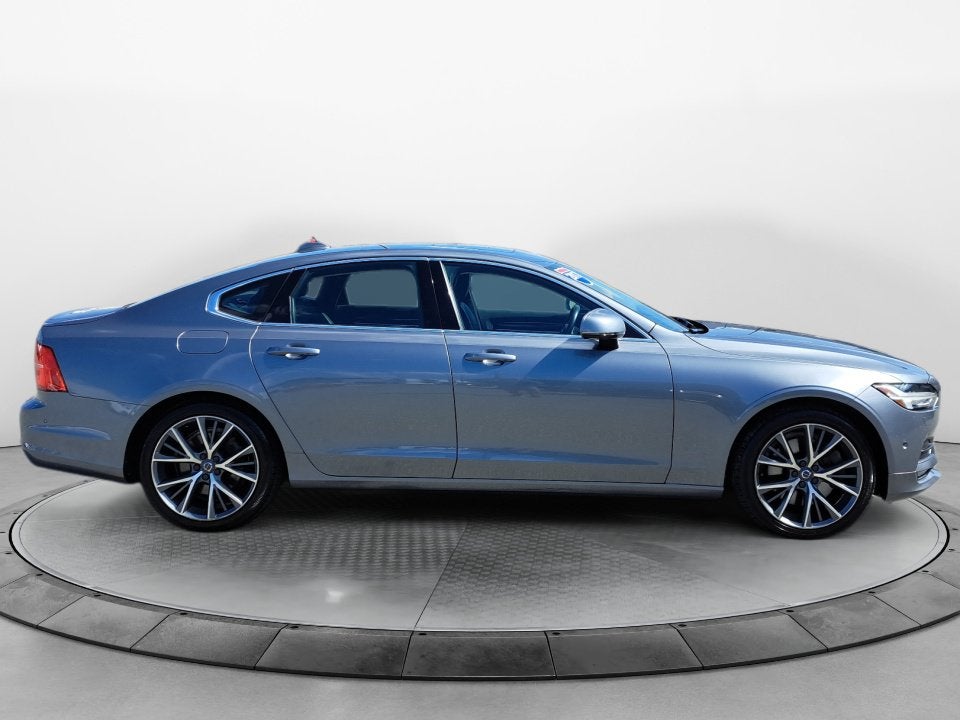 2017 Volvo S90 T6 Momentum