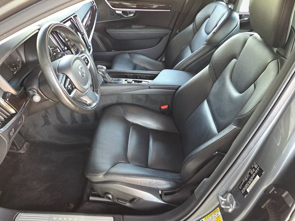 2017 Volvo S90 T6 Momentum
