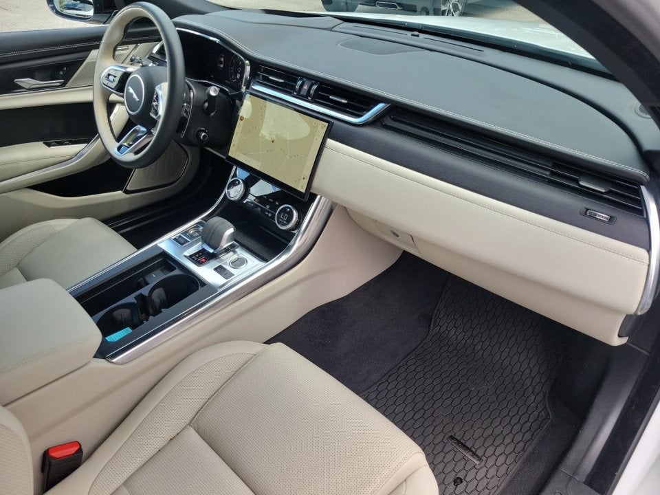 2024 Jaguar XF R-Dynamic SE